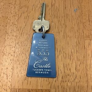 Rare 555 VTG THE CASTLE Tuckers Town BERMUDA Blue HOTEL KEY & FOB Room 555